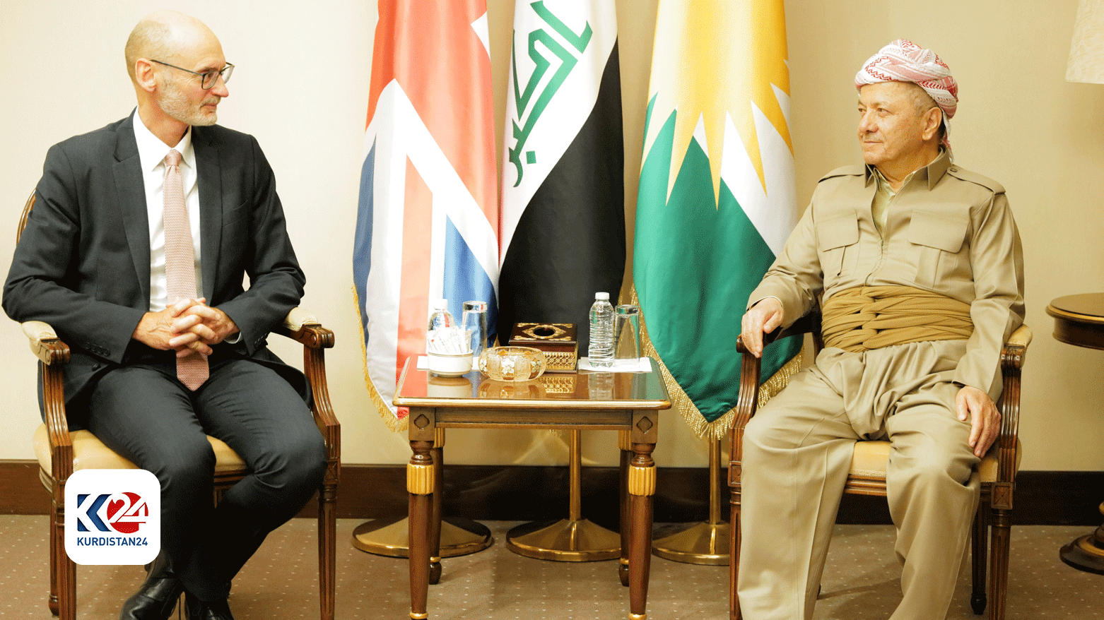 PM Masrour Barzani visits veteran politician Muhsin Dizayee wishing him well