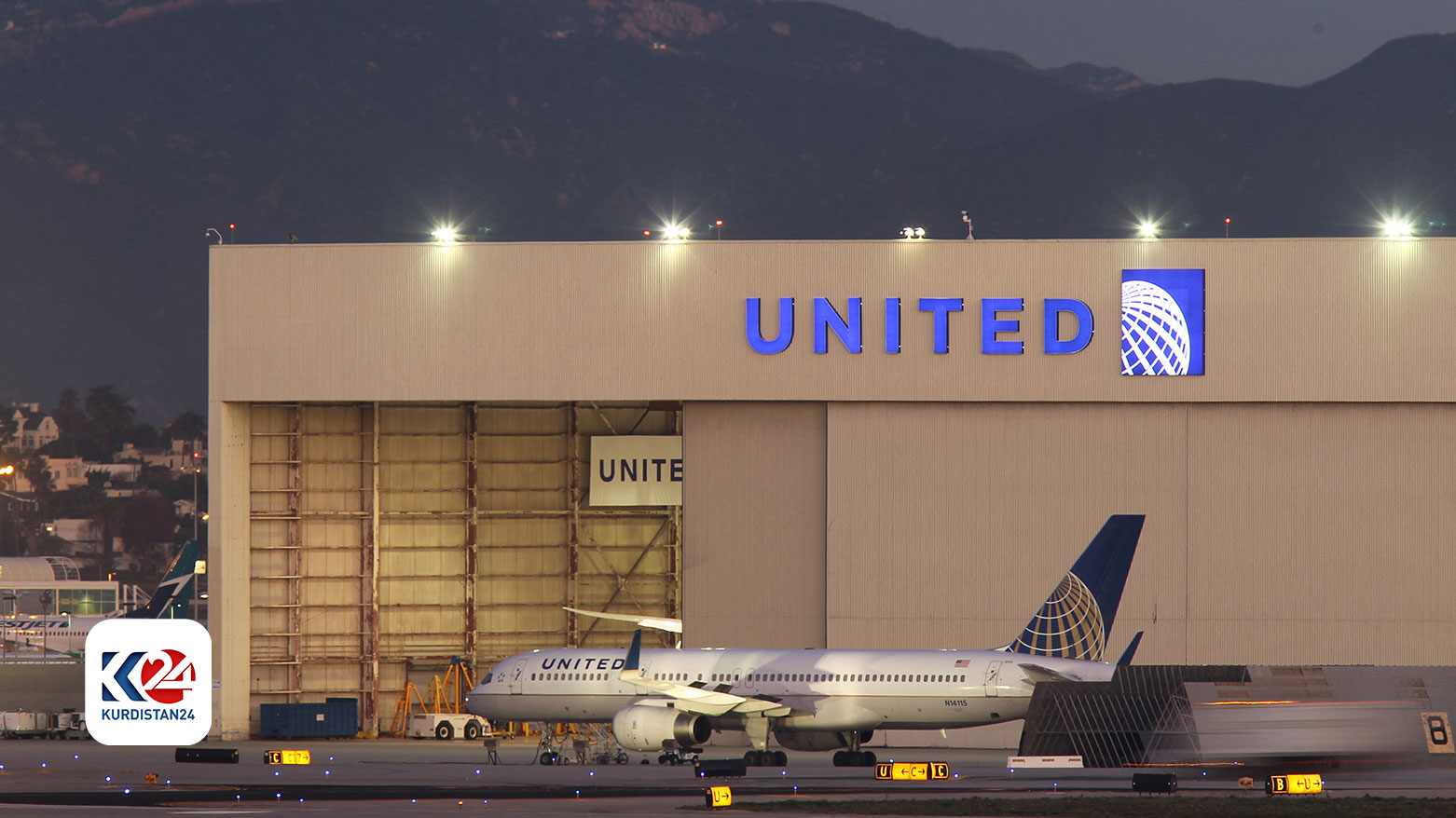 طائرة بوينغ تفقد عجلة أثناء إقلاعها من لوس أنجلس