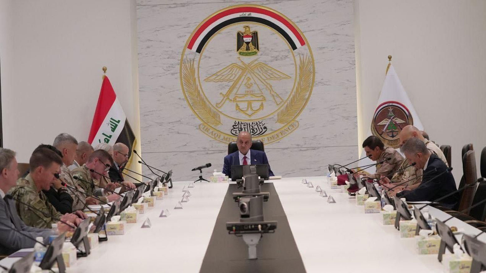 وزير الدفاع العراقي خلال لقائه بالوفد الأميركي