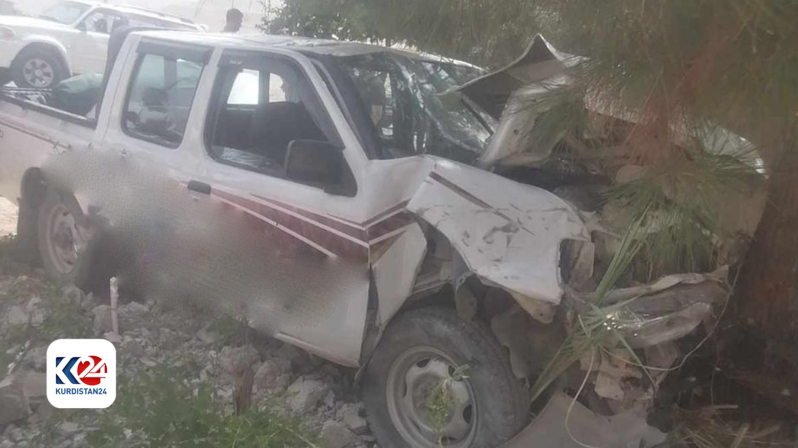 ئۆتۆمبێلی ئەو پێشمەرگانەی خۆی بە خانوویەکەدا کێشاوە (وێنە: کارزان مەحموود)