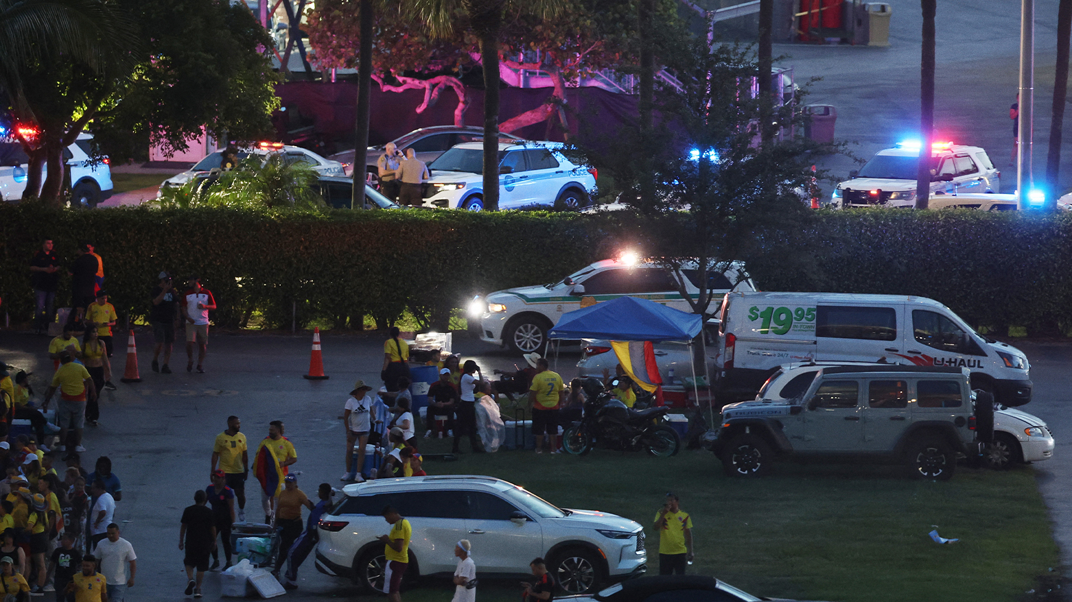 The match was delayed due to the crowds rushing into the stadium, most of whom did not have tickets. (Photo: AFP)