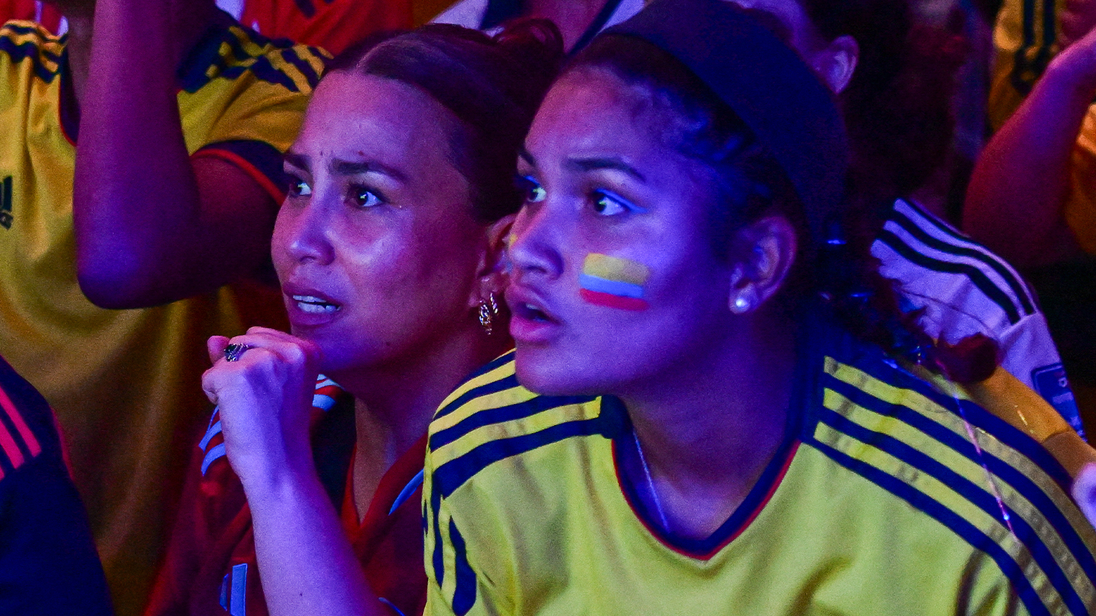 Colombian fans watching their team during the final match. (Photo: AFP)