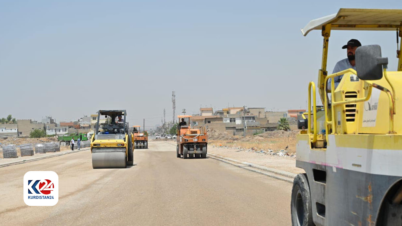 قیرتاوکردنی شەقامەکانی دارەتوو