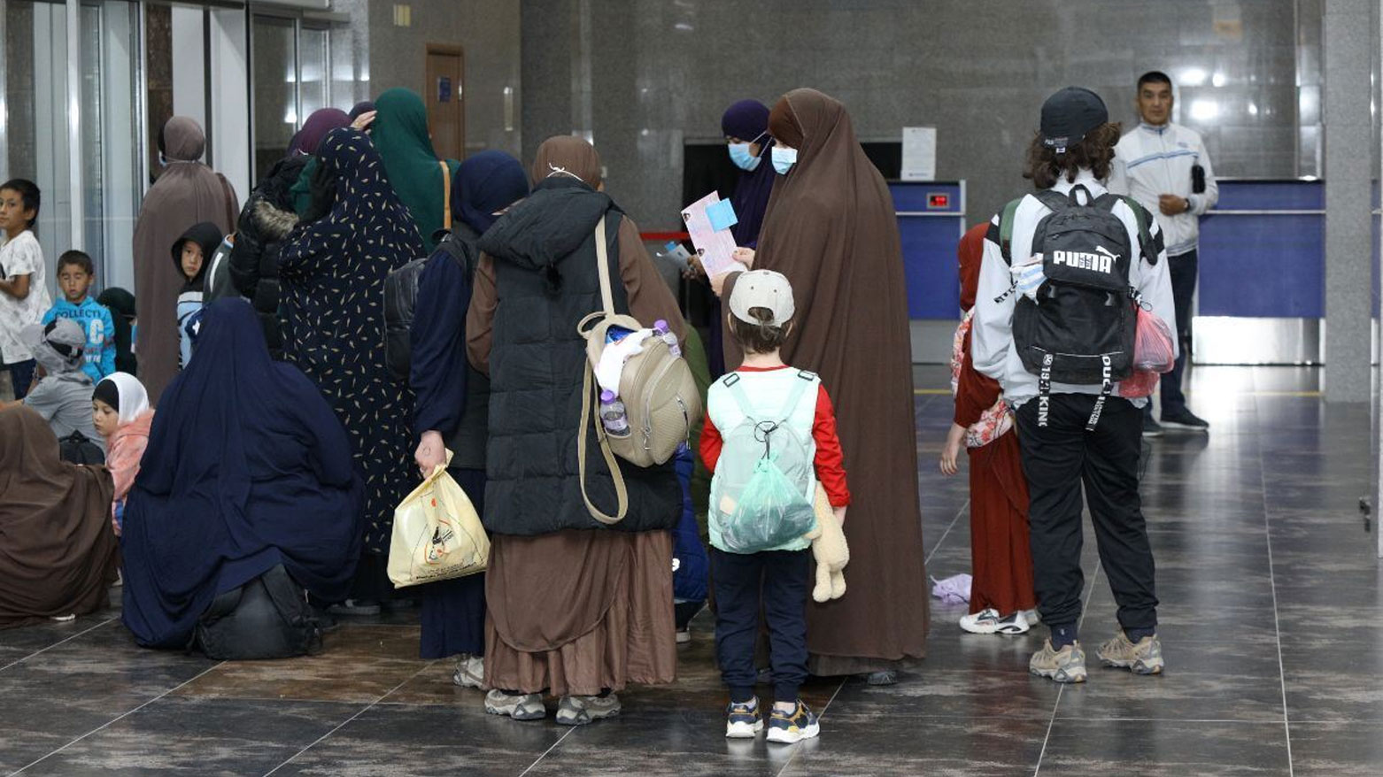 صورة نشرتها وزارة خارجية قرغيزستان مع خبر إعادة تساء الجهاديين واطفالهم من سوريا (19 تموز 2024)