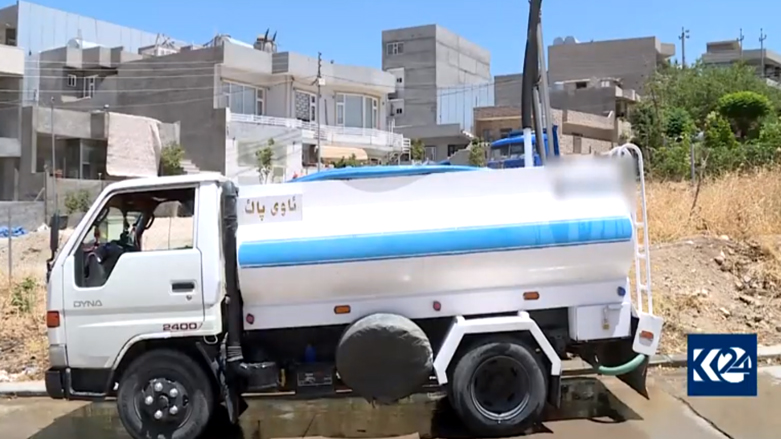 A water tanker bearing the placard "clean water" in the Kurdistan Region's Sulaimani province, June 9, 2021. (Photo: Kurdistan 24)