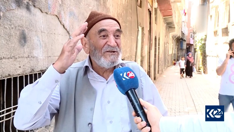 Dengbêj Mihemedê Têrkî berî 70 salî dest bi dengbêjiyê kiriye