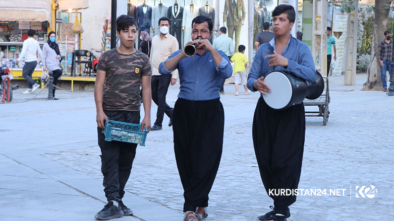یس