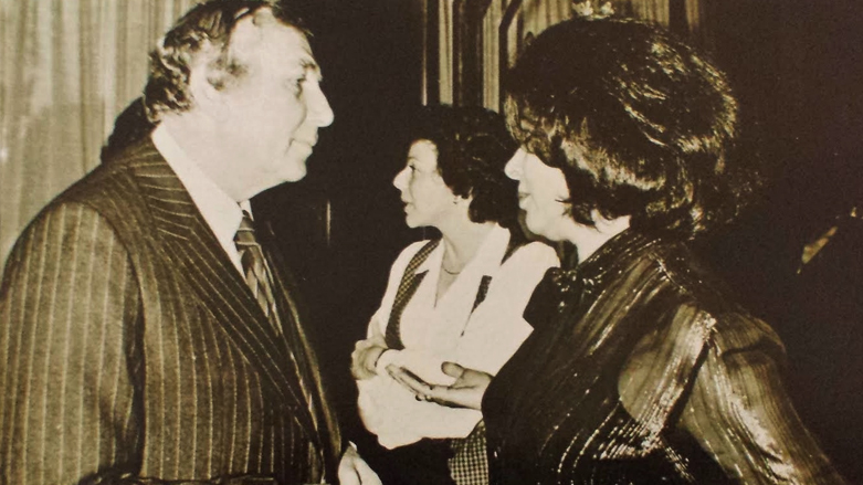 لميعة عباس مع نزار قباني - من إرشيف الشاعرة الراحلة