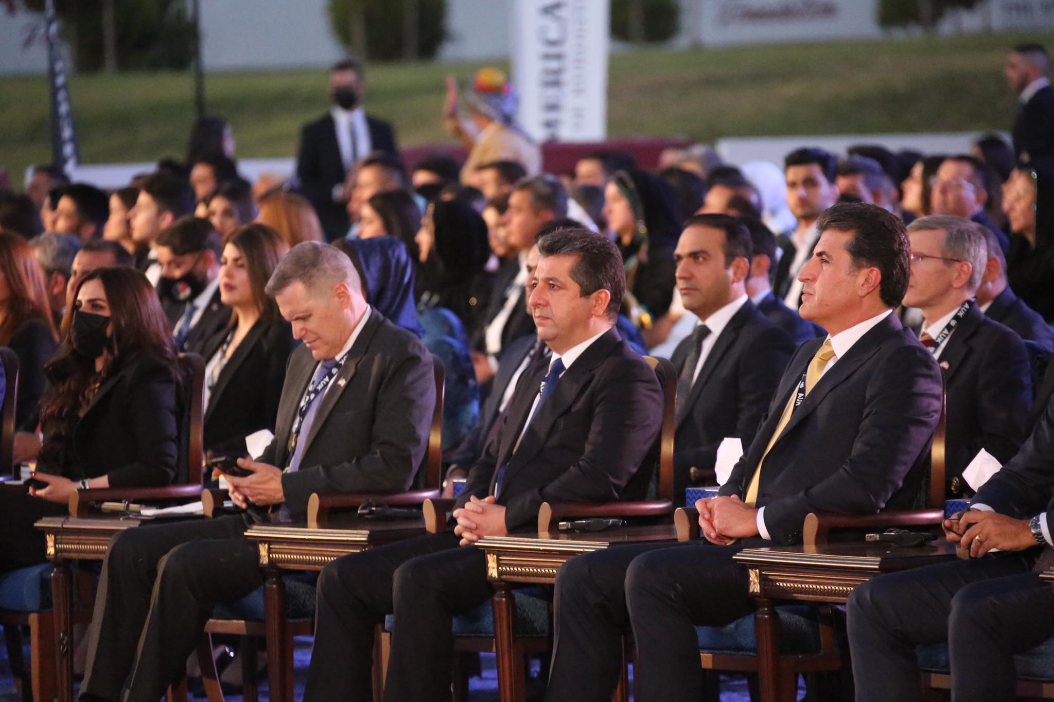 دیمه&zwnj;نێكی به&zwnj;شداربووانی ئاهه&zwnj;نگی ده&zwnj;رچووانی زانكۆی ئه&zwnj;مه&zwnj;ریكی كوردستان له&zwnj; دهۆك