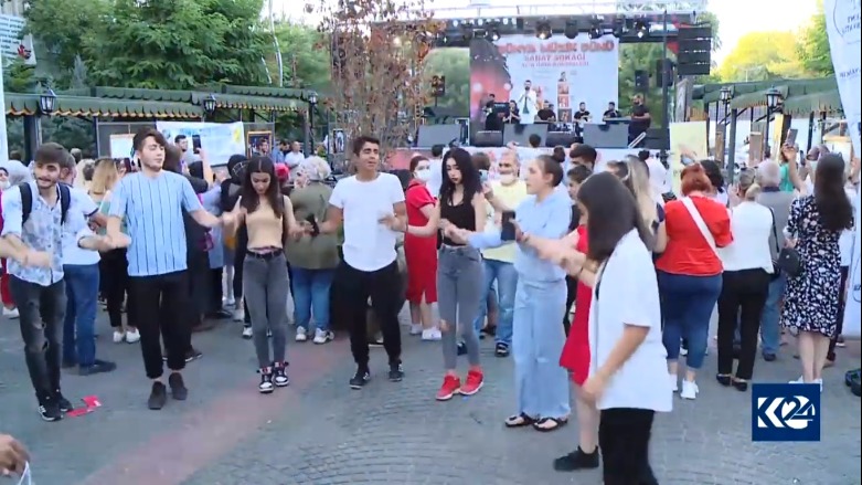 Li kolana hunerî ya Diyarbekirê huner derket kuçeyan