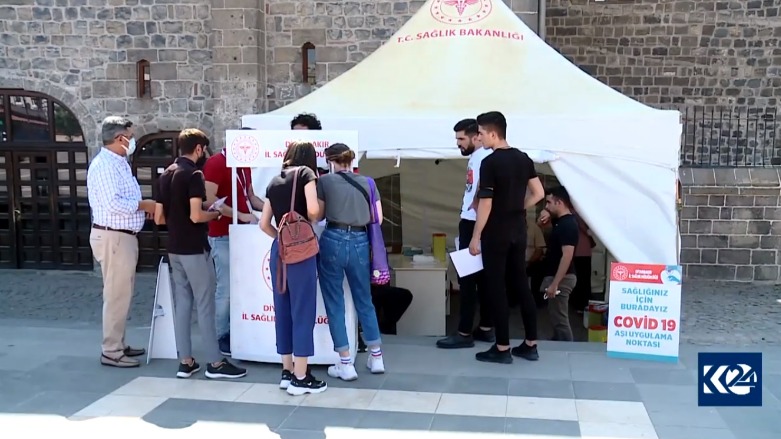 Li Diyarbekirê li hewşa Mizgefta Mezin konê vaksînkirinê hat vedan