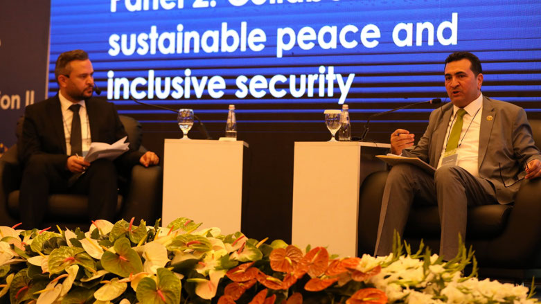 Chairman of the National Committee on the Implementation of the National Strategy to Prevent Violent Extremism Ali Abdullah Albedeiri (on the right) speaks at a conference in Erbil (Photo: Spark)