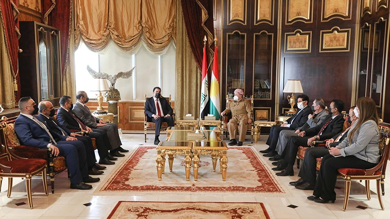 KDP President Masoud Barzani (right) during his meeting with independent Iraqi lawmakers in Erbil, June 5, 2022 (Photo: Barzani Headquarters)