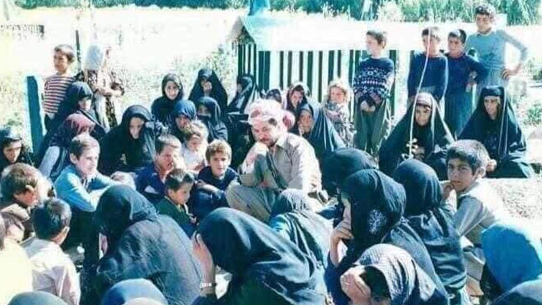 سه‌رۆك له‌گه‌ڵ پۆلێك له‌ دایكی شه‌هیدانی زێوه‌