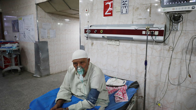 An Iraqi man receives treatment at an emergency ward at a hospital in Baghdad as choking clouds of dust blanketed the Iraqi capital, June 13, 2022. (Photo: Ahmad al-Ruabye/AFP)