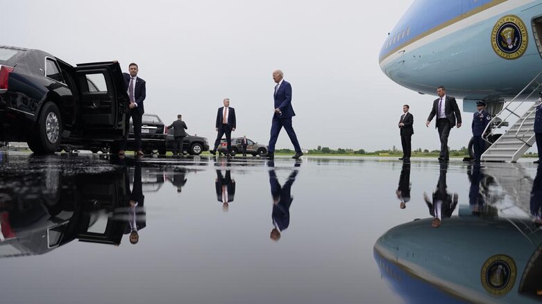 President Joe Biden walks from Air Force One at Philadelphia International Airport in Philadelphia, June 14, 2022 (Photo: Susan Walsh/AP)