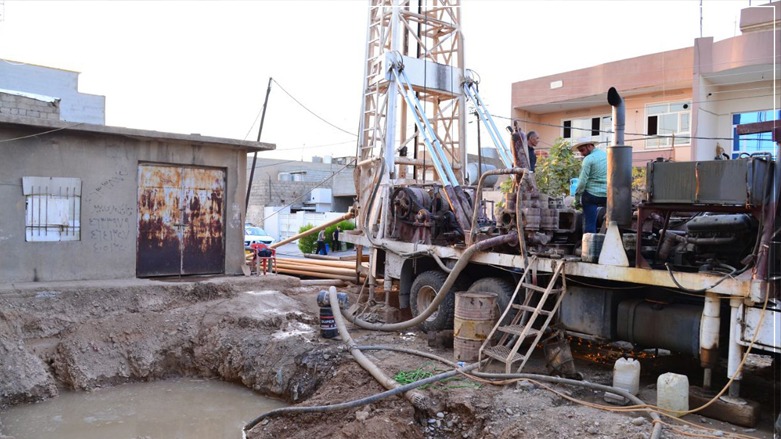 Water borehole equipment drilling a well in Erbil's Badawa neighborhood, August 14, 2021 (Photo: Rebaz Siyan/Kurdistan 24)