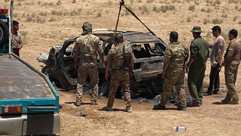 A burnt-out vehicle is being removed from the site of a previous Turkish drone attack, June 17, 2022 (Photo: Harem Jaff/Kurdistan 24)