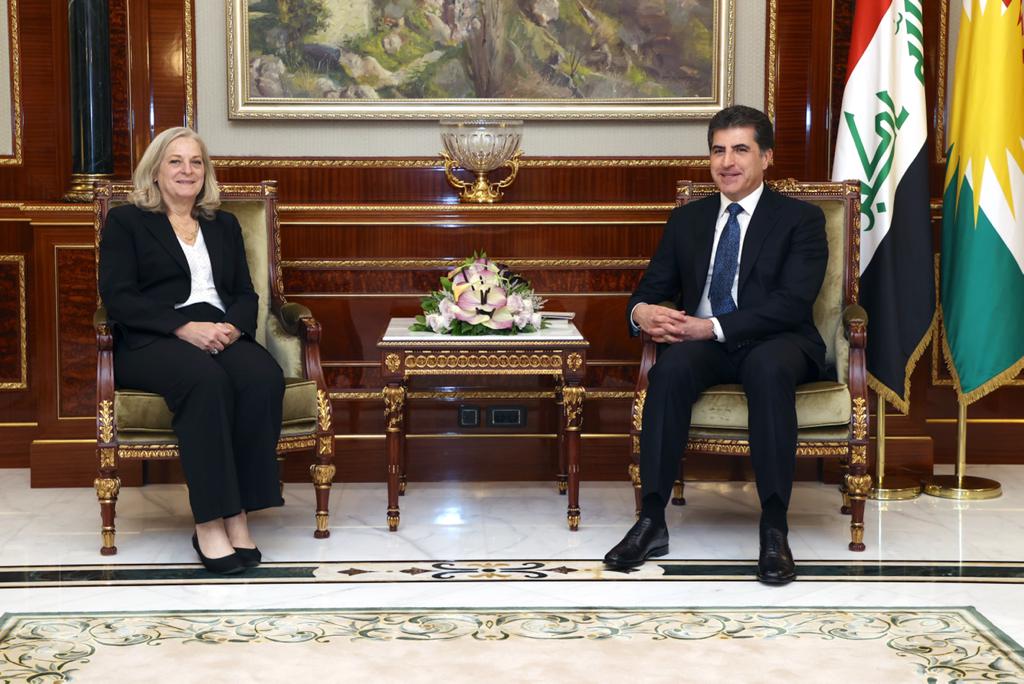 نێچیرڤان بارزانی، سەرۆکی هەرێمی کوردستان و ئەلینا رۆمانۆوسکی، باڵیۆزی نوێی ئەمەریکا لە عێراق