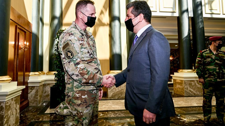 Prime Minister Barzani (Right) receiving Brigadier General Keith Phillips, military attaché at the United States Embassy in Iraq. (Photo: KRG)