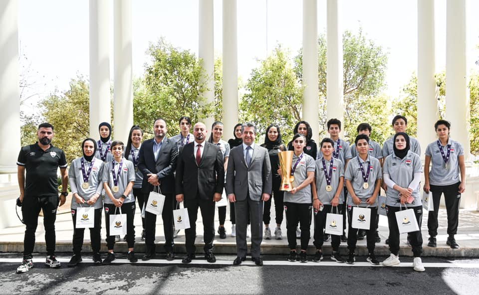 مەسرور بارزانی سەرۆکی حکومەتی هەرێمی کوردستان لەگه&zwnj;ڵ شاندی هەڵبژاردەی فوتساڵی خانمانی عێراق