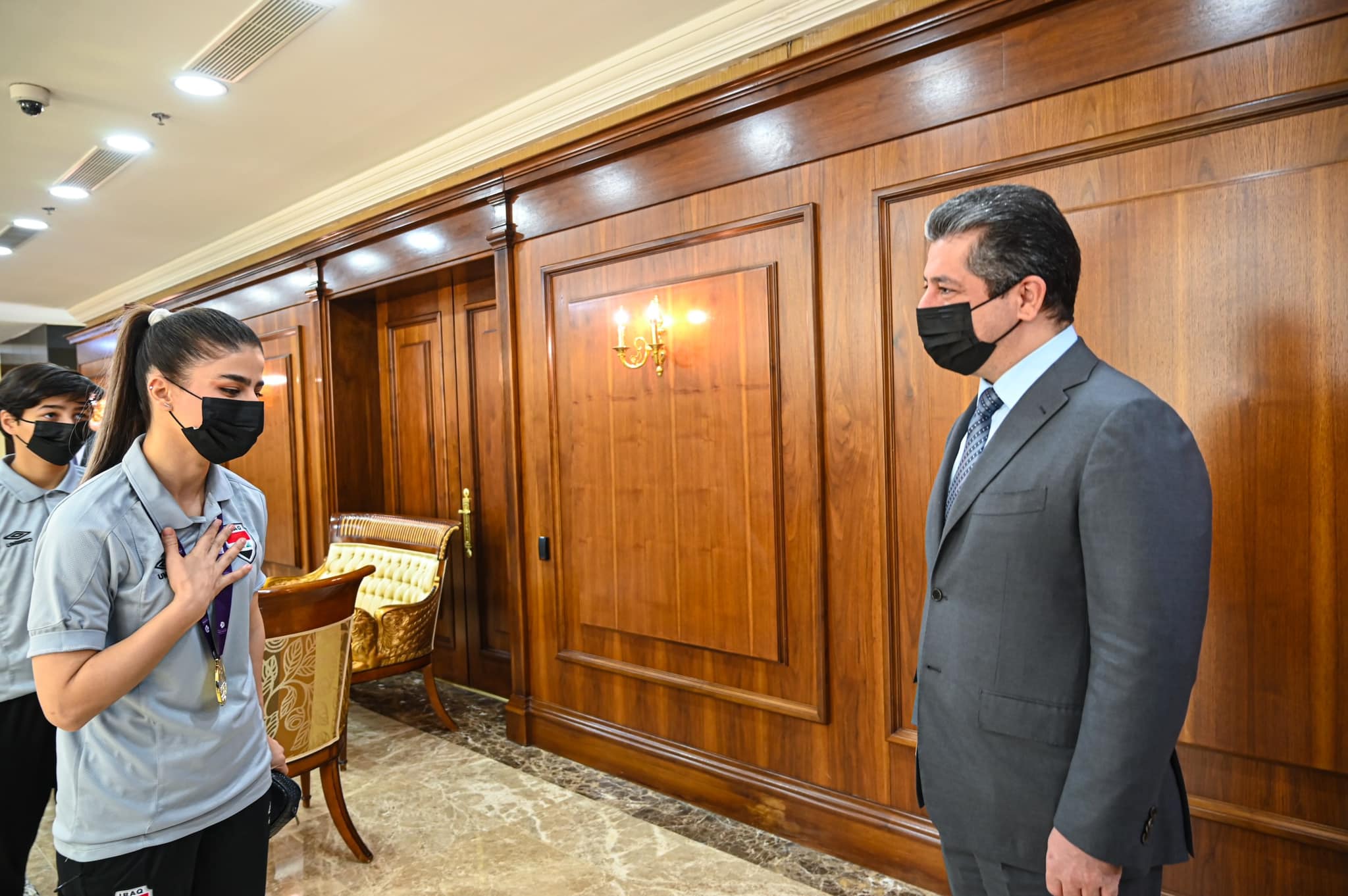 Kurdistan Region Prime Minister Masrour Barzani (right) greets the players of the Iraqi national futsal team in Erbil, June 28, 2022 (Photo: KRG)