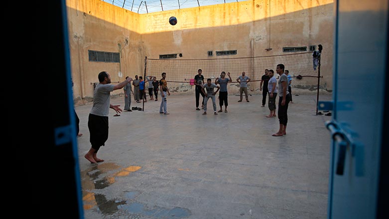 prisoners play volleyball, in a Kurdish-run prison housing former members of the Islamic State group, in Qamishli, north Syria. (Photo: Hussein Malla/ AP)