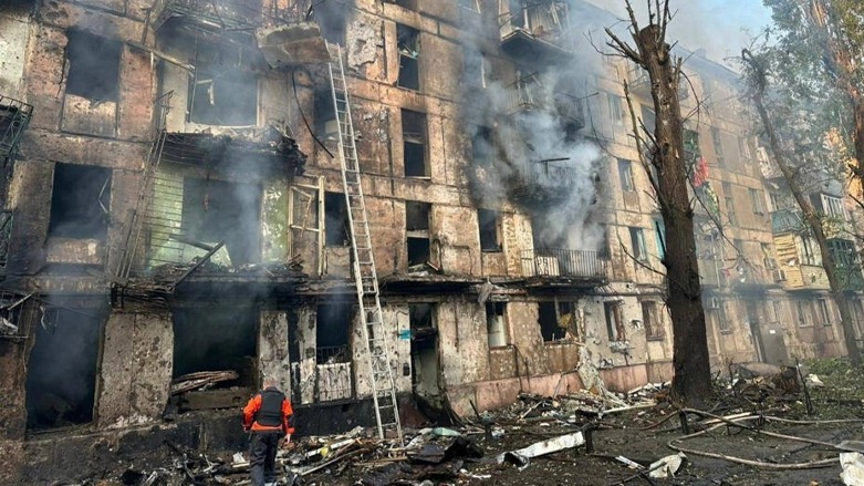 سقوط صاروخ على مبنى سكني فجر الثلاثاء في كريفي ري في منطقة دنيبروبيتروفسك بوسط شرق أوكرانيا، على ما أعلنت الإدارة المحلية. 13 يونيو/حزيران 2023. © رويترز