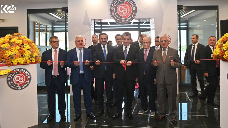 مسرور بارزانی، نخست وزیر اقلیم کوردستان در هنگام افتتاح شعبه اصلی بانک جهان در اربیل، پایتخت اقلیم کوردستان
