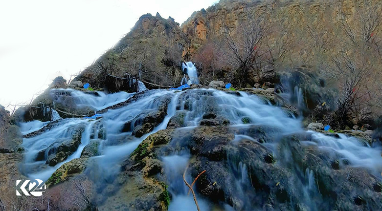 آبشار زلم در گردشگاه احمد آباد