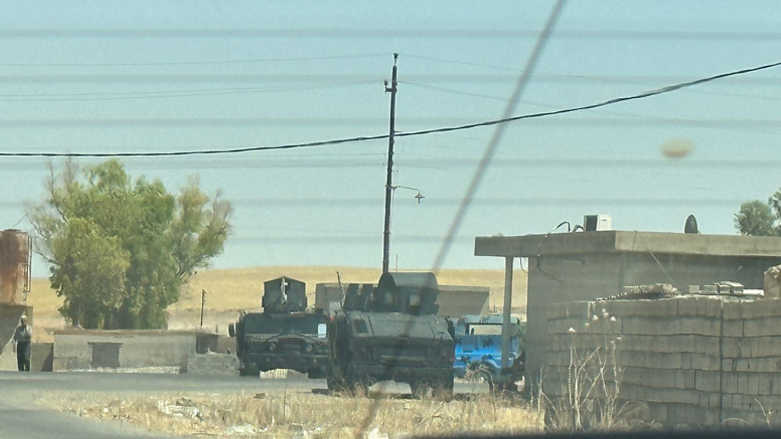 خودروهای نظامی عراقی در داخل روستای پلکانە در بخش سرگران، شمال غربی استان کرکوک، ٢١ ژوئن ٢٠٢٣ – عکس؛ دیلان برزان/کوردستان٢٤