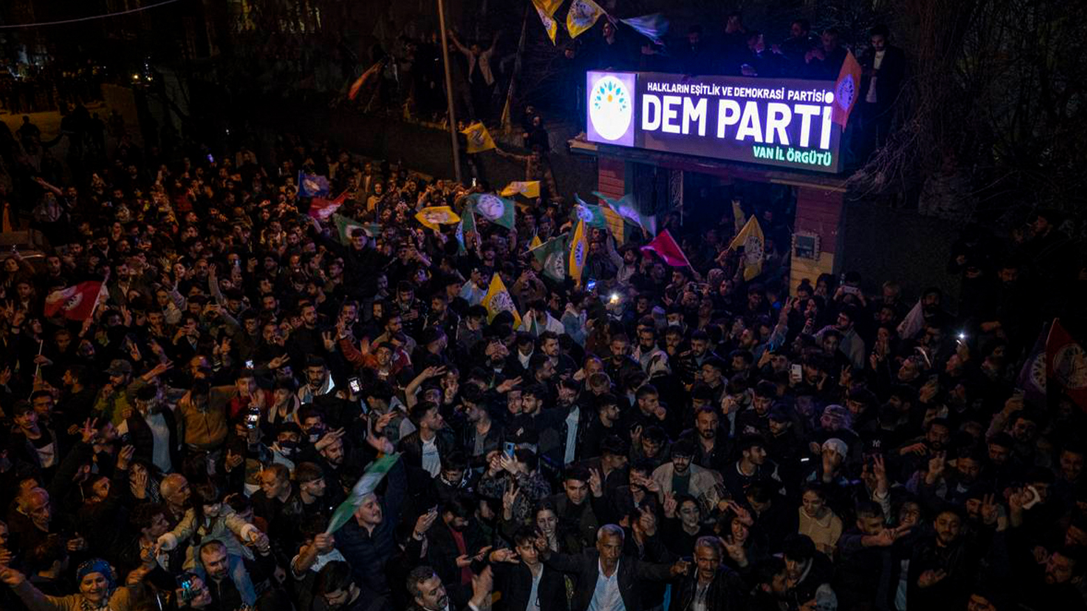 Turkey dismisses pro-Kurdish mayor over alleged 'terrorist' links