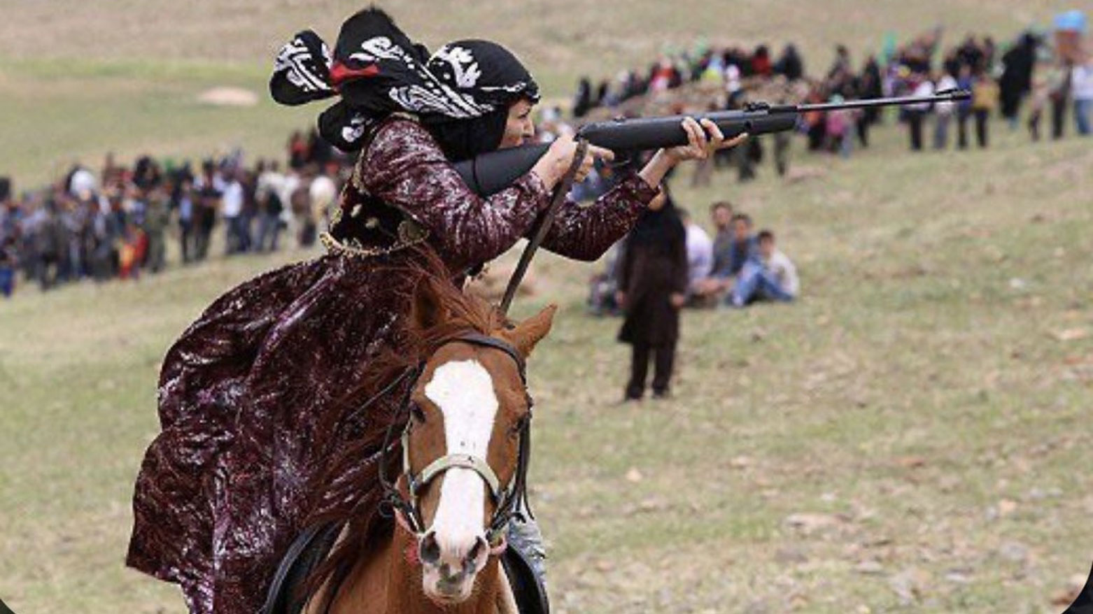 دور المرأة في المجتمع الكوردي