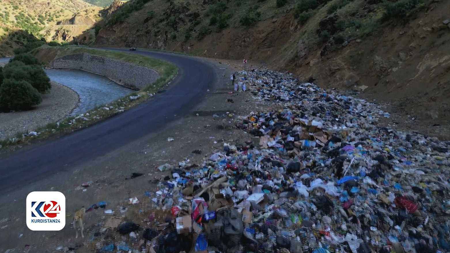 Sprawling rubbish on the road right, river left (Photo: Kurdistan 24)