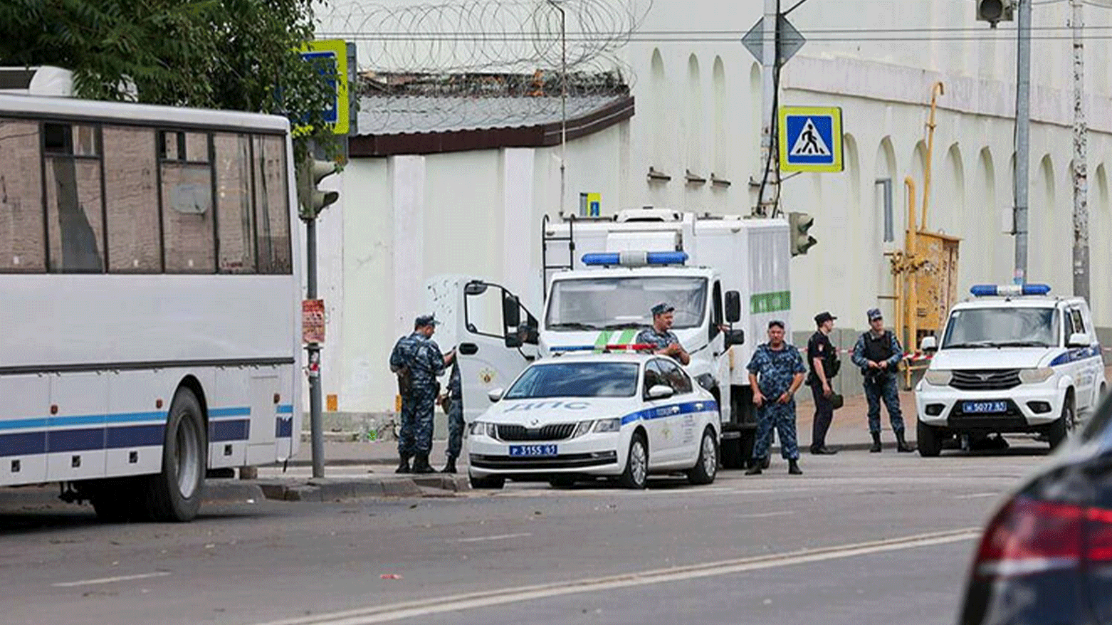Russian police in Moscow stand guard after two inmates took guards hostage in a detention center in Rostov on June 16. (Photo: TASS)