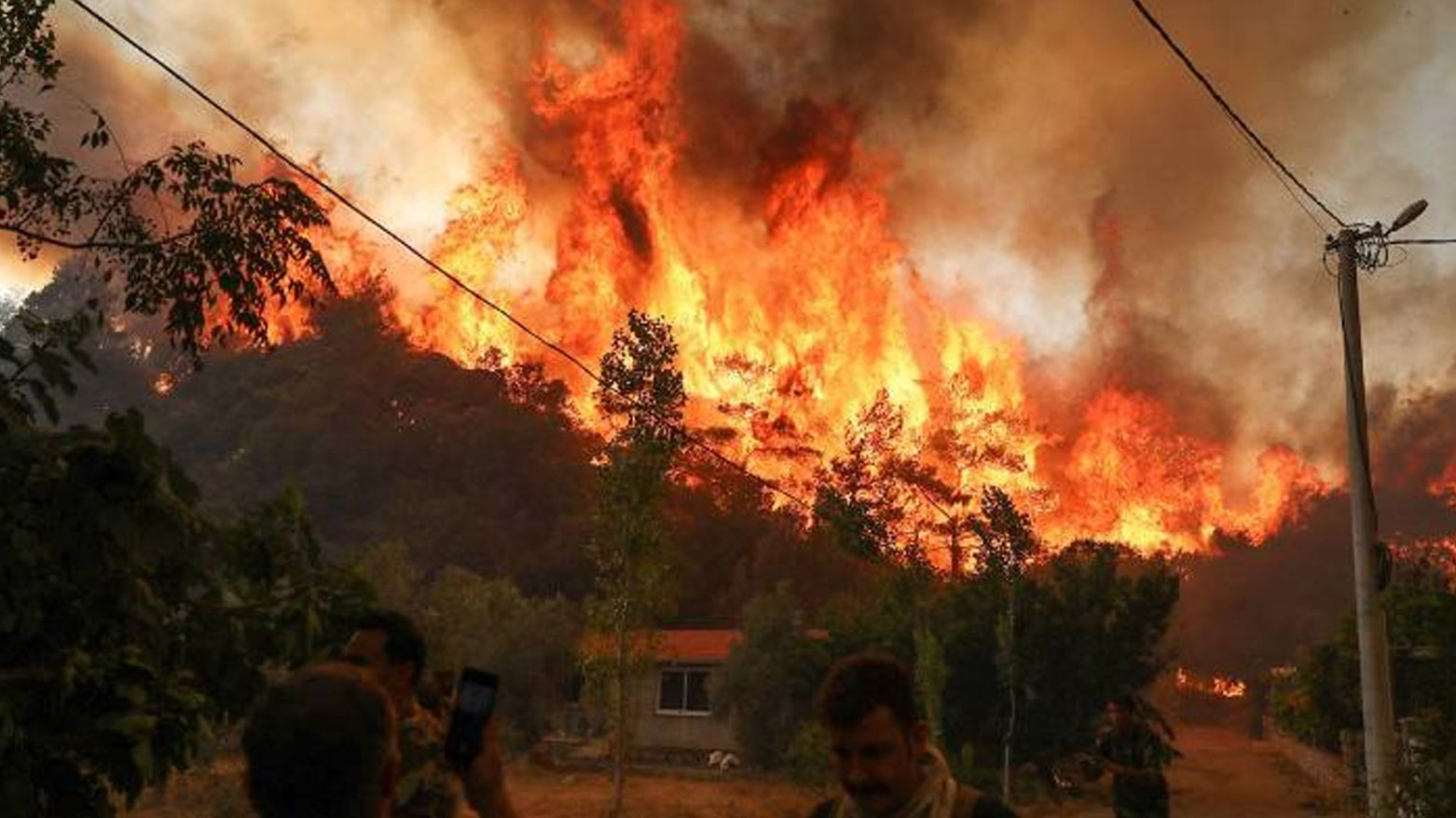 Li daristanên Çanakale û Uşakê du şewatên mezin derketine