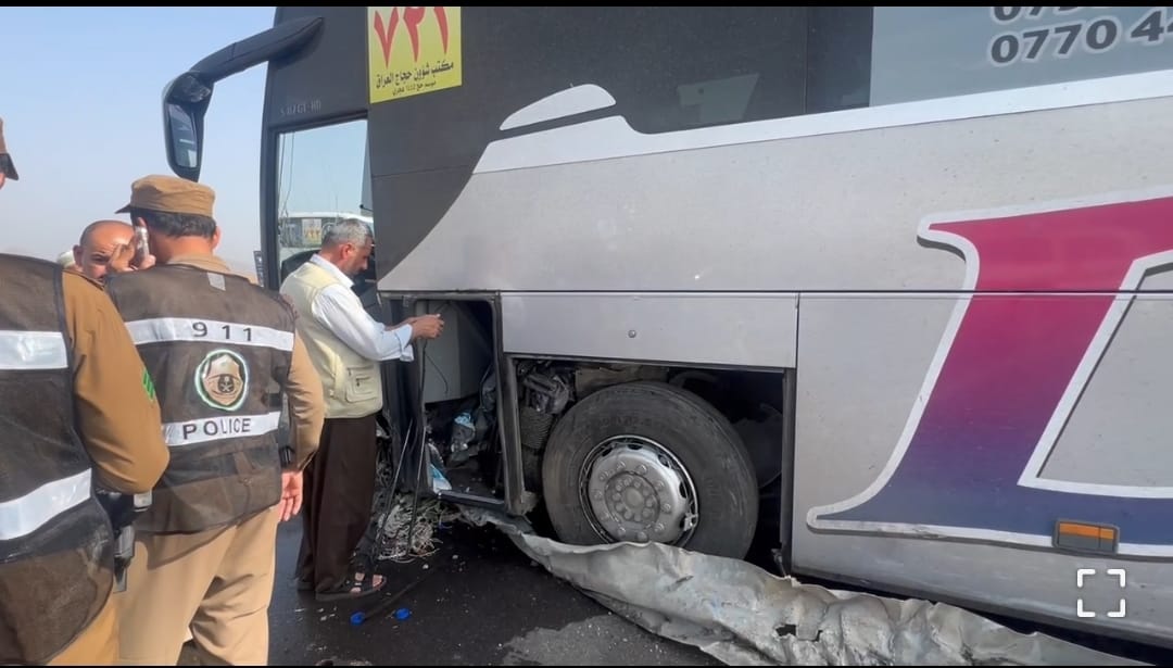 وێنەی ئەو پاسەی تایەی تەقیوە