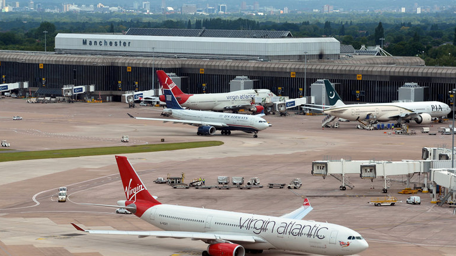 بەهۆی پچڕانی کارەبا، فڕۆکەخانەی مانچستەر گەشتەکانی هەڵدەوەشێنێتەوە