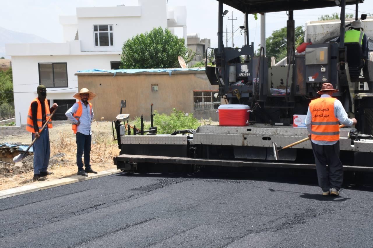 Road reconstruction and workers 