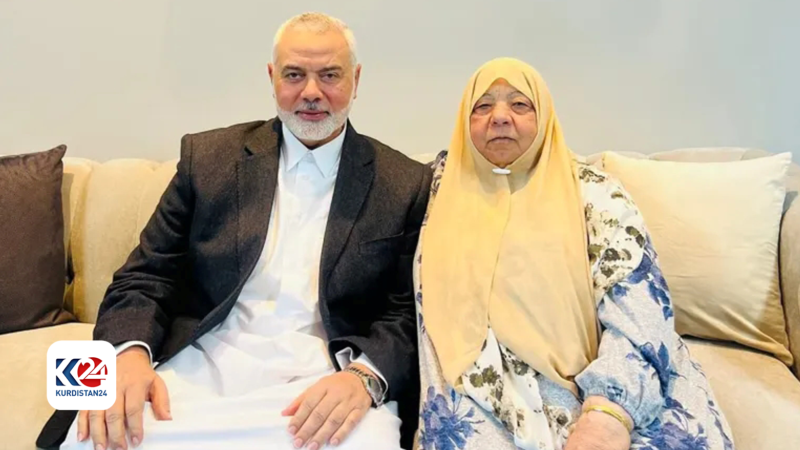 وێنەی هەنییە لەگەڵ خوشکە کوژراوەکەی