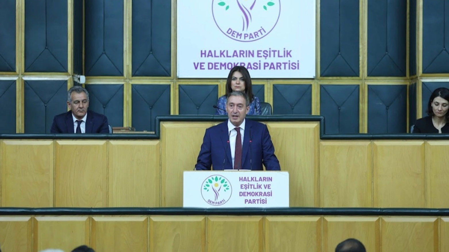 Tuncer Bakirhan: Dema mala Kurd dişewite desthilat ker û kor dibe