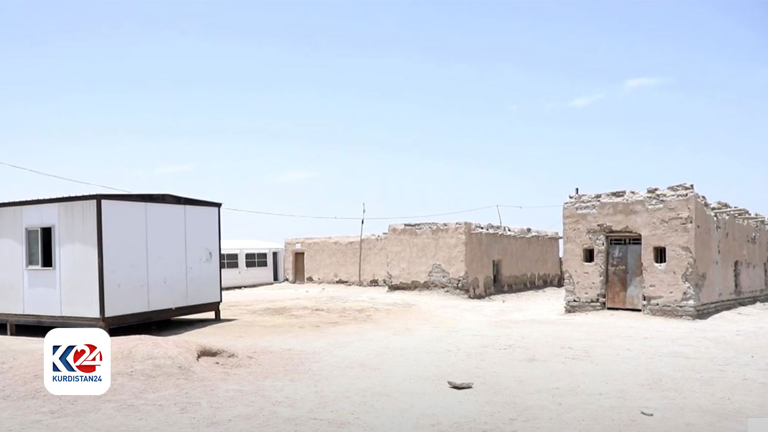 لە پارێزگای دیوانیە دەیان قوتابخانە لە قوڕ و کەرەڤانە دروست کراون و مەترسی داڕمانیان لەسەرە