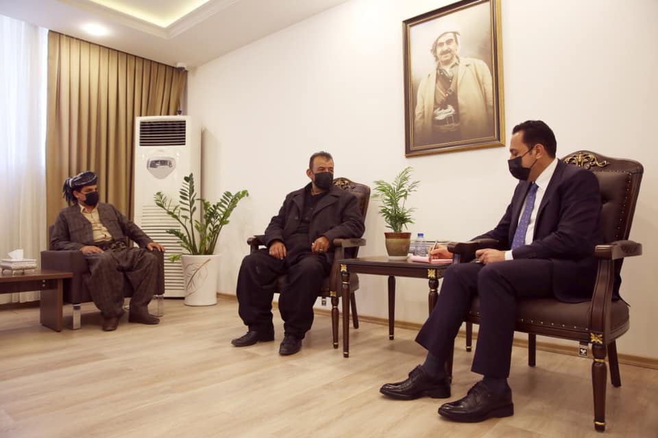 ئومێد خۆشناو پارێزگاری ھەولێر  لە دیوانی پارێزگای پێشوازی لە عوسمان حوسێن گۆرانیبێژی میللی شاری هەولێر كرد