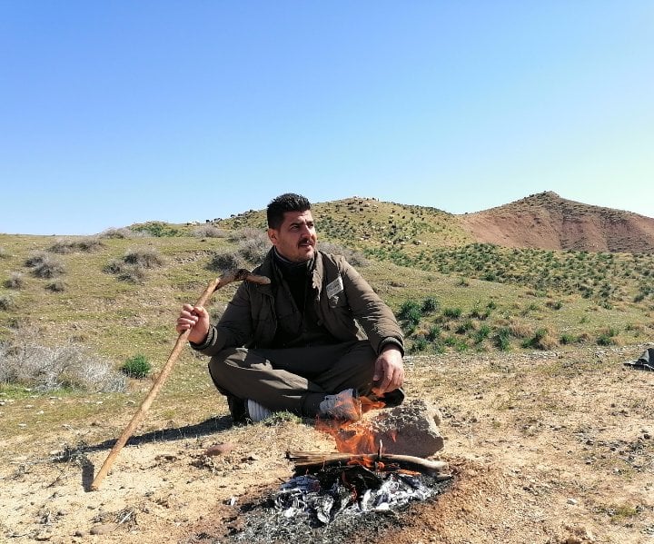 نێچیروان مەنتک لە کاتی چاککردنەوەی شەقامێک