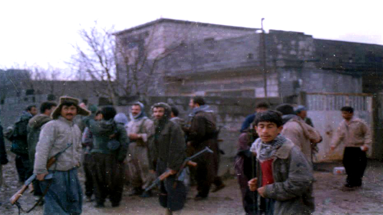 Peshmerga forces and civilians during the Kurdish uprising in Ranya town in 1991. (Photo: Archive)