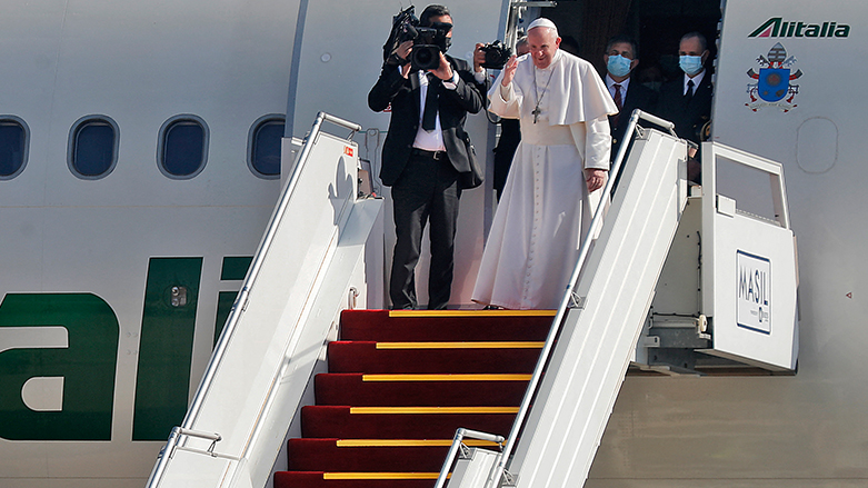 البابا مغادراً بغداد بطائرة إلى الفاتيكان - صورة: فرانس برس