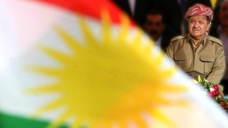 سه‌رۆك بارزانی و ئاڵای كوردستان