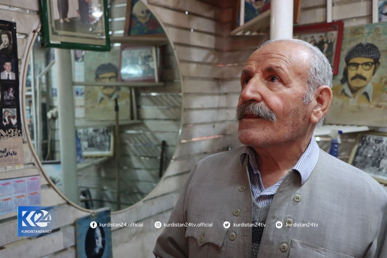 عەزیز شاھرۆخ لە ستۆدیۆكەی لە مەھاباد - فۆتۆ: رێبوار مەحموود پور