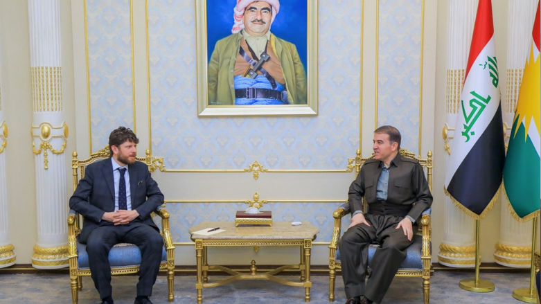 Kurdistan Parliament Deputy Speaker Dr. Hemin Hawrami met with France’s Consul General Olivier Decottignies on Tuesday, Mar. 1, 2022 (Photo: Kurdistan Parliament).