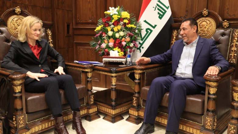 Iraq's First Deputy Parliament Speaker Hakim al-Zamili (right) during his meeting with EU Parliament member Viola von Cramon, the chief observer of Iraq's Oct. 10, 2021 election, March 1, 2022. (Photo: Iraqi Parliament)